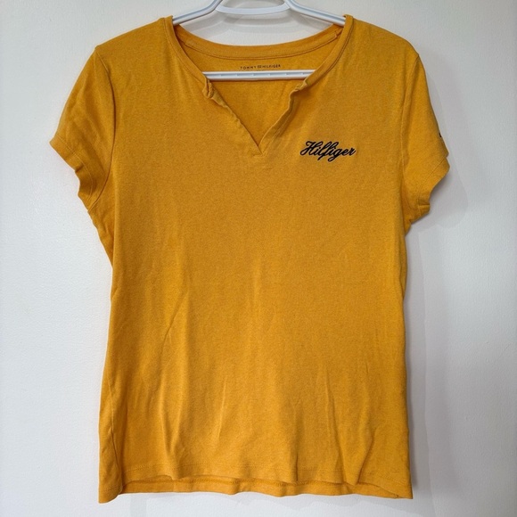 🎉4/30$🎉 Tommy Hilfiger Yellow Logo Tee - Size L - Picture 1 of 7